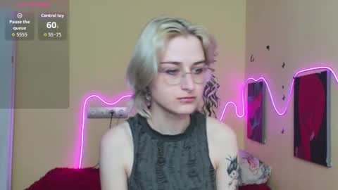 Snapshot of caroline_carterr chatting on 16, 10, 2025 Caroline online show from 16, 10, 2025