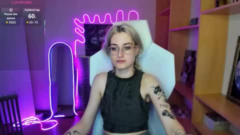 Snapshot of caroline_carterr chatting on 19, 10, 2025 Caroline online show from 19, 10, 2025