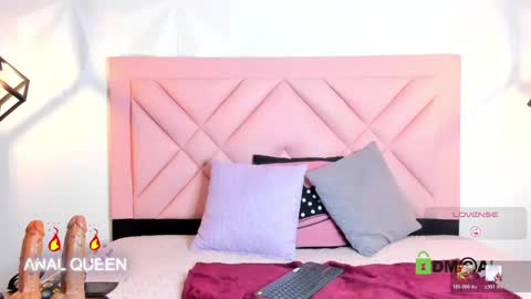 Snapshot of caroline_daring chatting on 5, 5, 2026 caroline daring online show from 5, 5, 2026