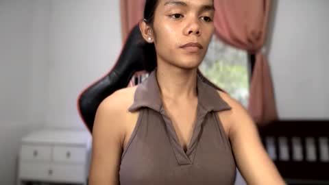 caroline_east online show from 17, 5, 2026