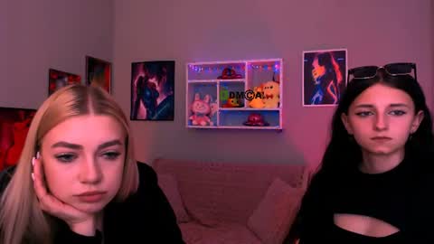 Snapshot of caroline_honeyy chatting on 17, 6, 2026 Caroline online show from 17, 6, 2026