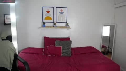 Snapshot of caroline_jackson_ chatting on 12, 12, 2024 C A R O L I N E online show from 12, 12, 2024