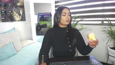 Snapshot of caroline_jackson_ chatting on 12, 1, 2025 C A R O L I N E online show from 12, 1, 2025