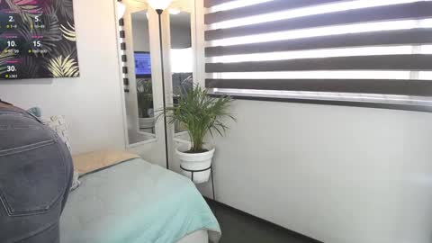 Snapshot of caroline_jackson_ chatting on 17, 1, 2025 C A R O L I N E online show from 17, 1, 2025