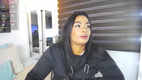 Snapshot of caroline_jackson_ chatting on 4, 2, 2025 C A R O L I N E online show from 4, 2, 2025