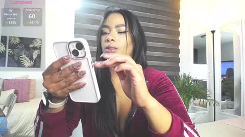 Snapshot of caroline_jackson_ chatting on 9, 3, 2025 C A R O L I N E online show from 9, 3, 2025