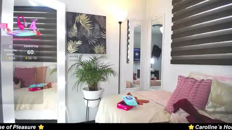 Snapshot of caroline_jackson_ chatting on 27, 10, 2025 C A R O L I N E online show from 27, 10, 2025