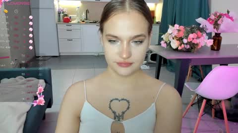 Snapshot of caroline_kiparis chatting on 2, 12, 2024 Caro online show from 2, 12, 2024