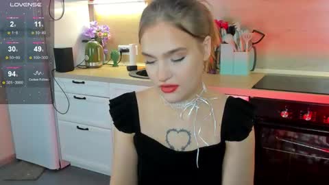 Snapshot of caroline_kiparis chatting on 13, 12, 2024 Caro online show from 13, 12, 2024