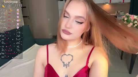 Snapshot of caroline_kiparis chatting on 1, 2, 2025 Caro online show from 1, 2, 2025