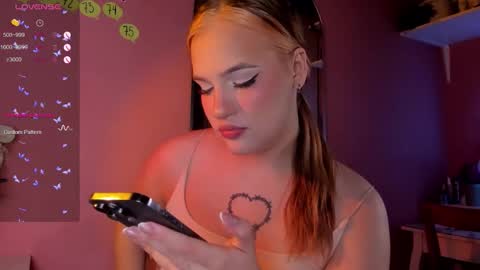 Snapshot of caroline_kiparis chatting on 27, 9, 2025 Caro online show from 27, 9, 2025