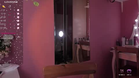 Snapshot of caroline_kiparis chatting on 25, 11, 2025 Caro online show from 25, 11, 2025