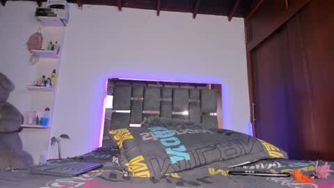 Snapshot of caroline_m8 chatting on 19, 9, 2025 CAROLINE online show from 19, 9, 2025