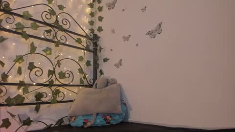 caroline_millerr online show from 19, 11, 2025