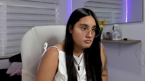 caroline_rodriguez_9 online show from 18, 4, 2026