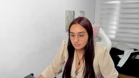 caroline_rodriguez_9 online show from 2, 6, 2026