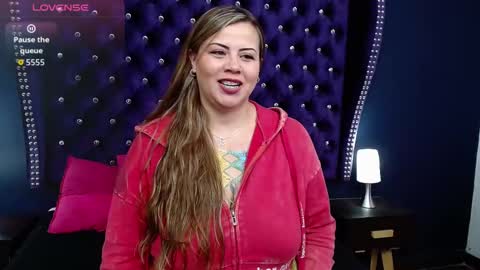 Snapshot of caroline_santana chatting on 11, 9, 2025 CAROLINE online show from 11, 9, 2025