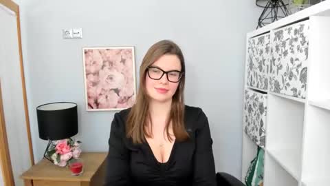 Snapshot of carolineamore chatting on 4, 2, 2025 CarolineAmore online show from 4, 2, 2025