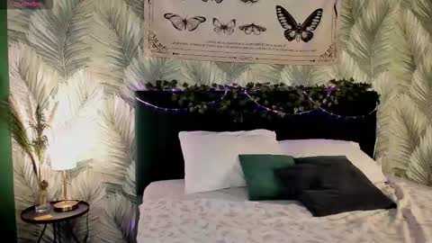 Snapshot of carolinerichter chatting on 8, 11, 2025 CarolineRichter online show from 8, 11, 2025