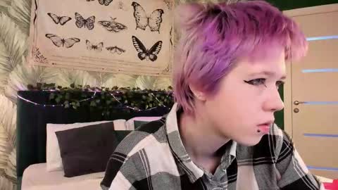 Snapshot of carolinerichter chatting on 12, 11, 2025 CarolineRichter online show from 12, 11, 2025