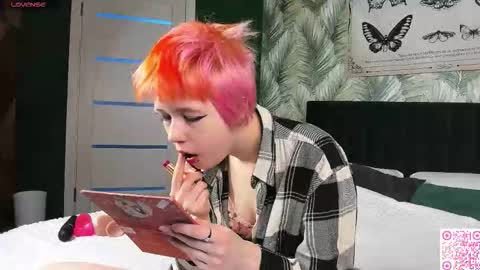 Snapshot of carolinerichter chatting on 23, 11, 2025 CarolineRichter online show from 23, 11, 2025