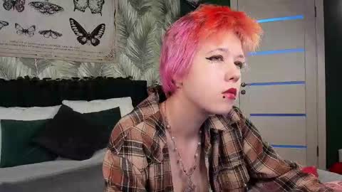 Snapshot of carolinerichter chatting on 5, 12, 2025 CarolineRichter online show from 5, 12, 2025