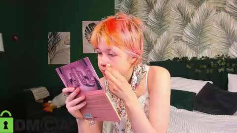 Snapshot of carolinerichter chatting on 18, 12, 2025 CarolineRichter online show from 18, 12, 2025