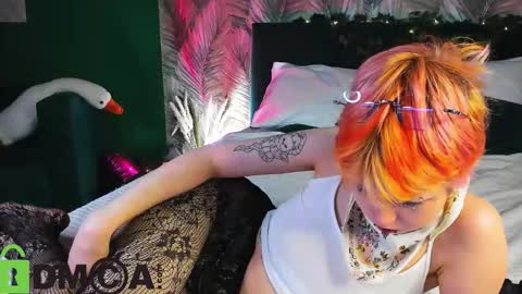 Snapshot of carolinerichter chatting on 19, 12, 2025 CarolineRichter online show from 19, 12, 2025