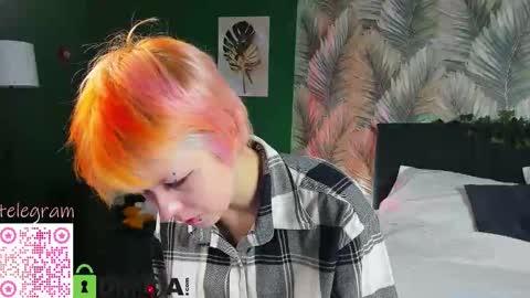 Snapshot of carolinerichter chatting on 20, 12, 2025 CarolineRichter online show from 20, 12, 2025