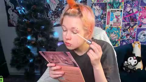 Snapshot of carolinerichter chatting on 21, 12, 2025 CarolineRichter online show from 21, 12, 2025