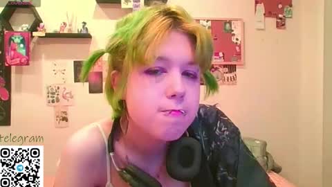 Snapshot of carolinerichter chatting on 4, 2, 2026 CarolineRichter online show from 4, 2, 2026