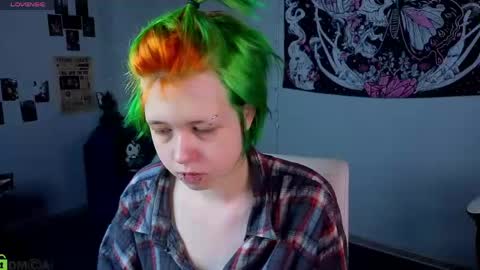 Snapshot of carolinerichter chatting on 12, 5, 2026 CarolineRichter online show from 12, 5, 2026