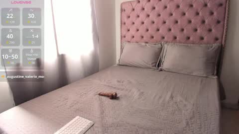 Snapshot of carolinewhite01 chatting on 5, 6, 2026 Caroline online show from 5, 6, 2026