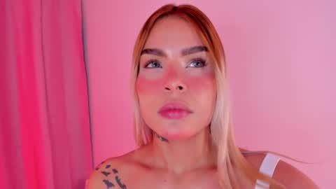 Snapshot of carolinna_ chatting on 10, 12, 2024 carolinna_ online show from 10, 12, 2024