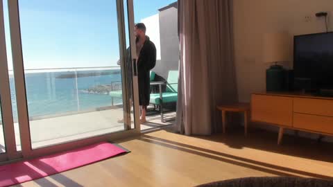 Anna Jones and Larry Jones online show from 24, 12, 2024