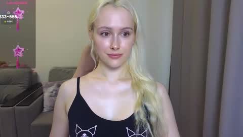 Snapshot of caseylabow chatting on 11, 10, 2025 My name is Casey... Nice to meet you I will be happy to have funthumbs up please its important online show from 11, 10, 2025
