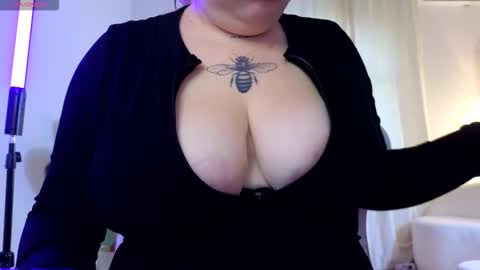 Casey Robbins online show from 5, 10, 2025