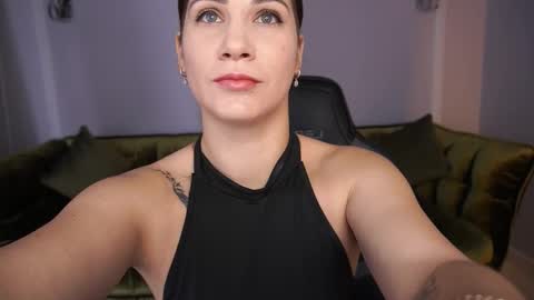 Snapshot of cassandragood chatting on 19, 11, 2025 Lena online show from 19, 11, 2025