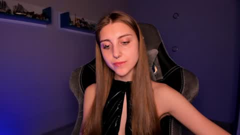 Snapshot of cassiablade1 chatting on 6, 1, 2025 Seductress Cassia FINDOM AND SADISM NO NUDE online show from 6, 1, 2025