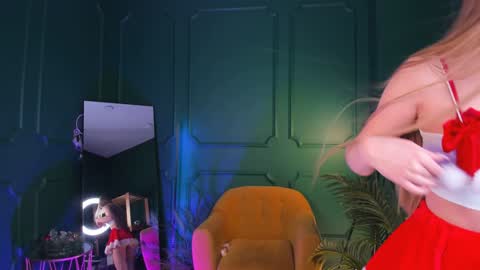 Hello my name is Cassie and my friend Nilo is also here online show from 24, 12, 2024