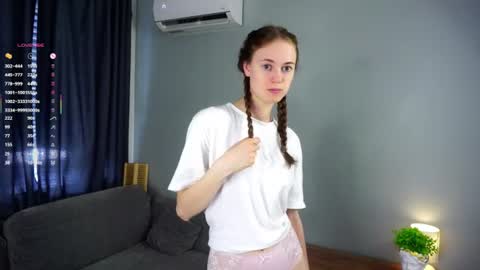 Snapshot of cassiehorridge chatting on 10, 7, 2026 Alice online show from 10, 7, 2026
