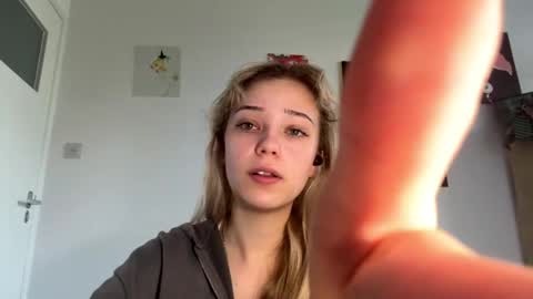 Snapshot of cassijent chatting on 24, 4, 2026 Olivia online show from 24, 4, 2026