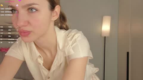 Snapshot of casual_blonde chatting on 1, 3, 2026 For friends Kira online show from 1, 3, 2026