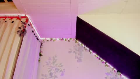 Cata green model independient online show from 19, 1, 2025