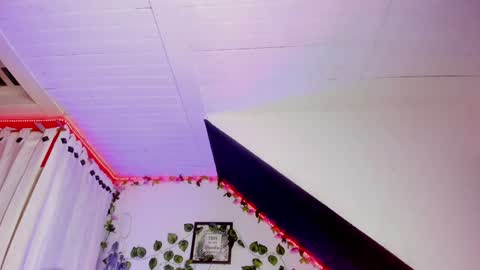 Cata green model independient online show from 30, 1, 2025