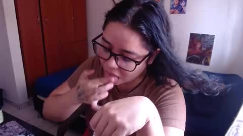 Snapshot of catalinaa_lovee chatting on 25, 9, 2025 catalinaa_lovee online show from 25, 9, 2025