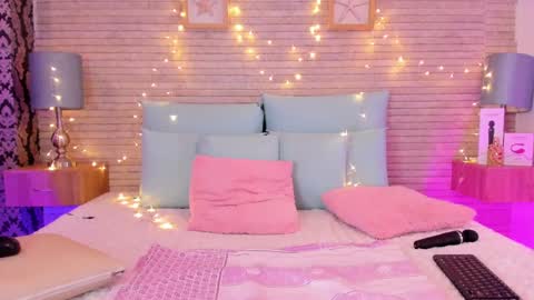 CatalinnaThompson online show from 27, 12, 2024