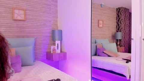 CatalinnaThompson online show from 8, 1, 2025