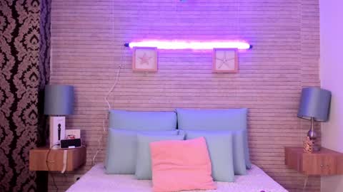 CatalinnaThompson online show from 18, 1, 2025