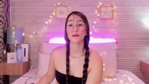 CatalinnaThompson online show from 12, 2, 2025